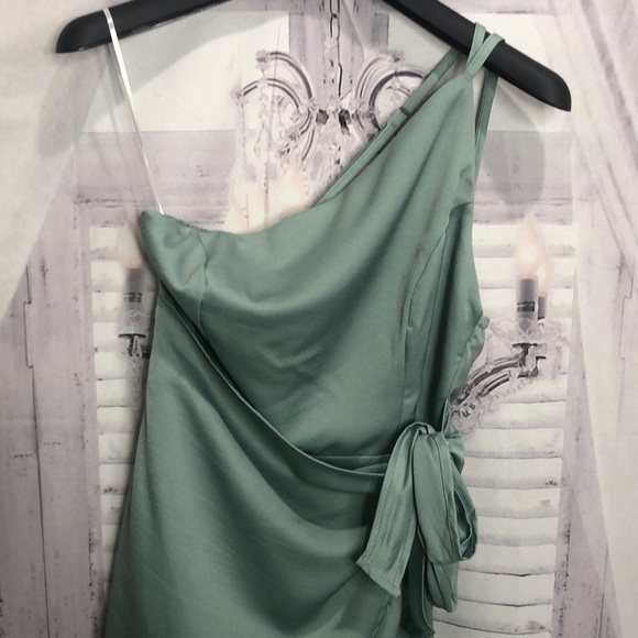 One shoulder strap sage dress - Picture 4 of 9